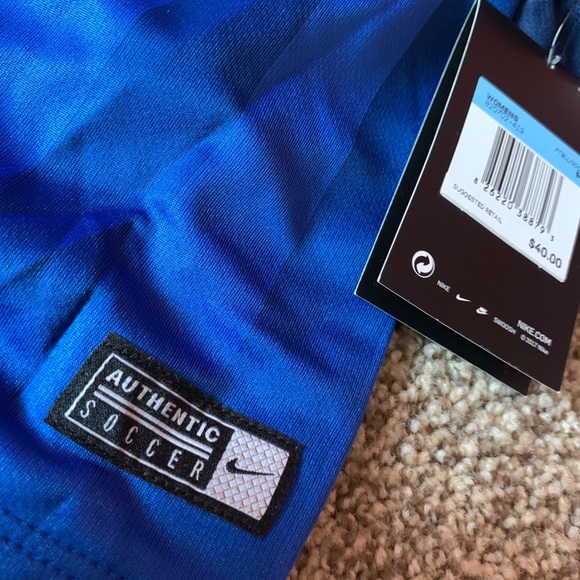 NWT! Nike Women’s Soccer Jersey - Picture 3 of 3